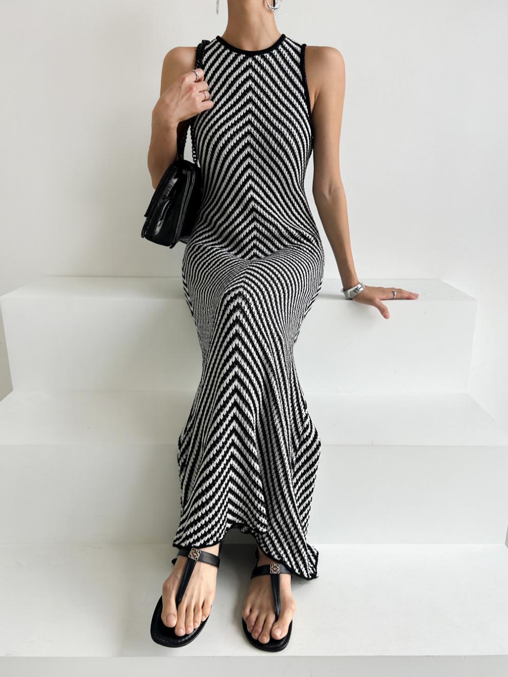 ✨ Chic & Sleek: Striped Sleeveless Bodycon ✨